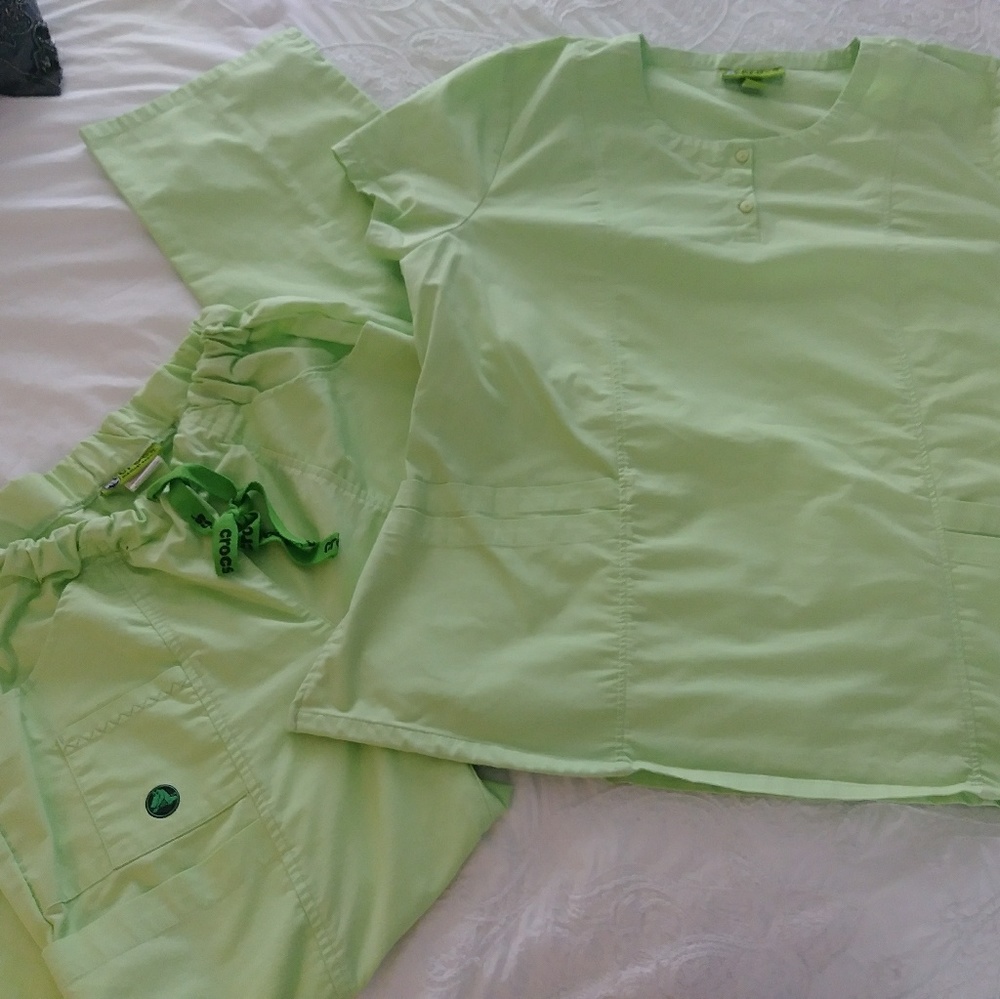 Crocs scrub set